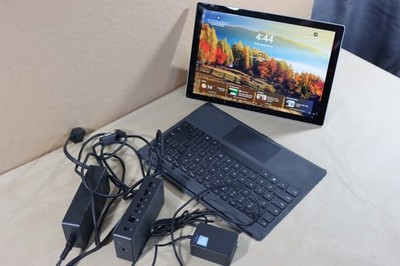 Microsoft Surface Pro 5 i5-7300U 8GB RAM 256GB Wi-Fi + LTE