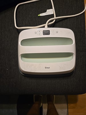 Cricut 2006808 EasyPress 2 Heat Press Machine 400  9x9in - Mint