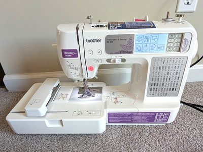 Brother SE-400 Sewing and Embroidery Machine w/ attachment - Works Great!