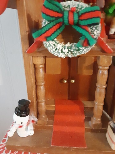 Vintage Enesco 1983 Christmas Music Box Santa’s “Toy Land” Works Wooden Wood - Picture 8 of 19
