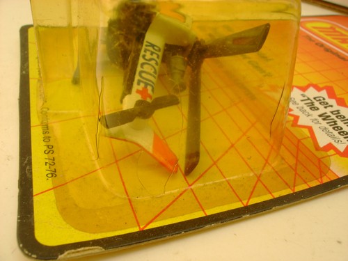 1983 MATCHBOX SUPERFAST #75 RESCUE HELICOPTER WITH BLACK BASE NEW CRACKED BUBBLE - Picture 3 of 5