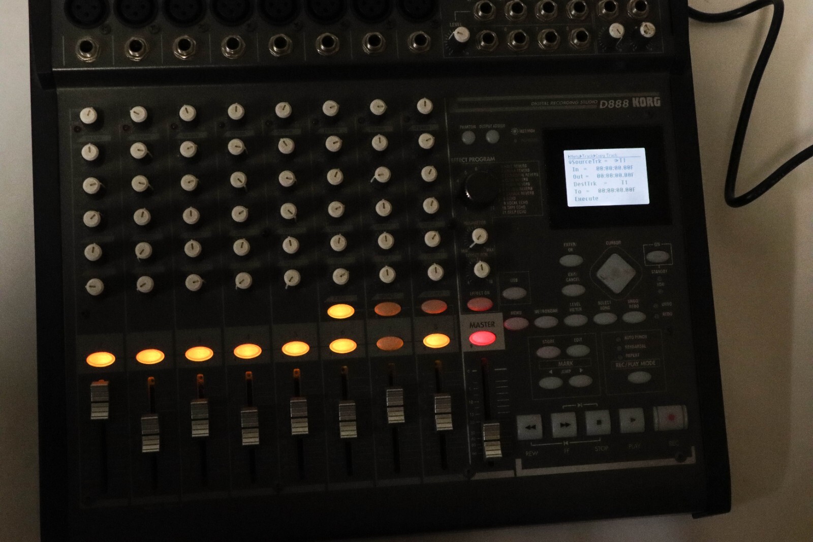D888 Digital Multi track Recorder 8track, Powers on, lights up