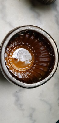 Présentoir gâteau en céramique noir cannelé 30 cm