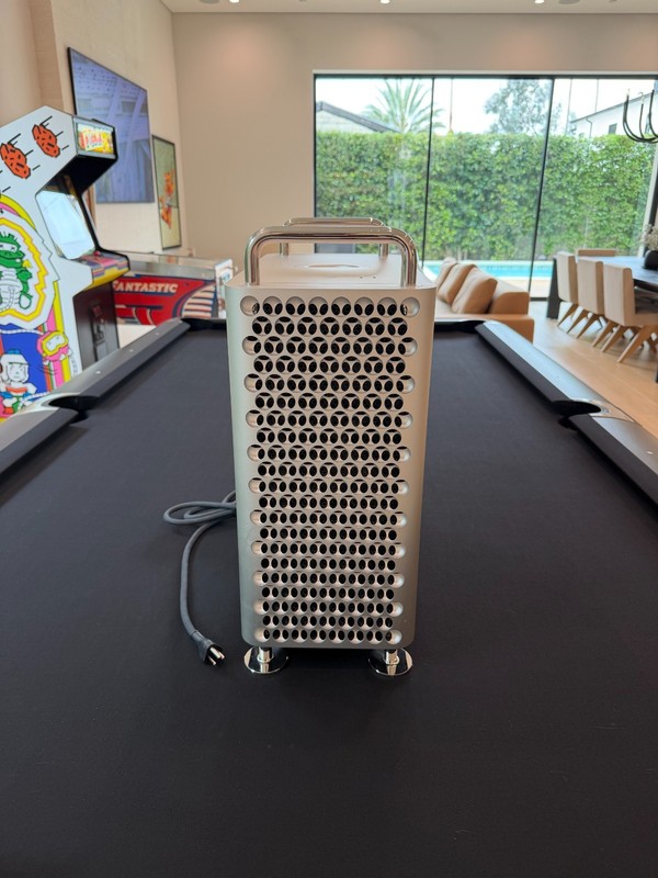 Apple Mac Pro 2019 12-Core Xeon W 96GB 8TB SSD Pegasus R4i