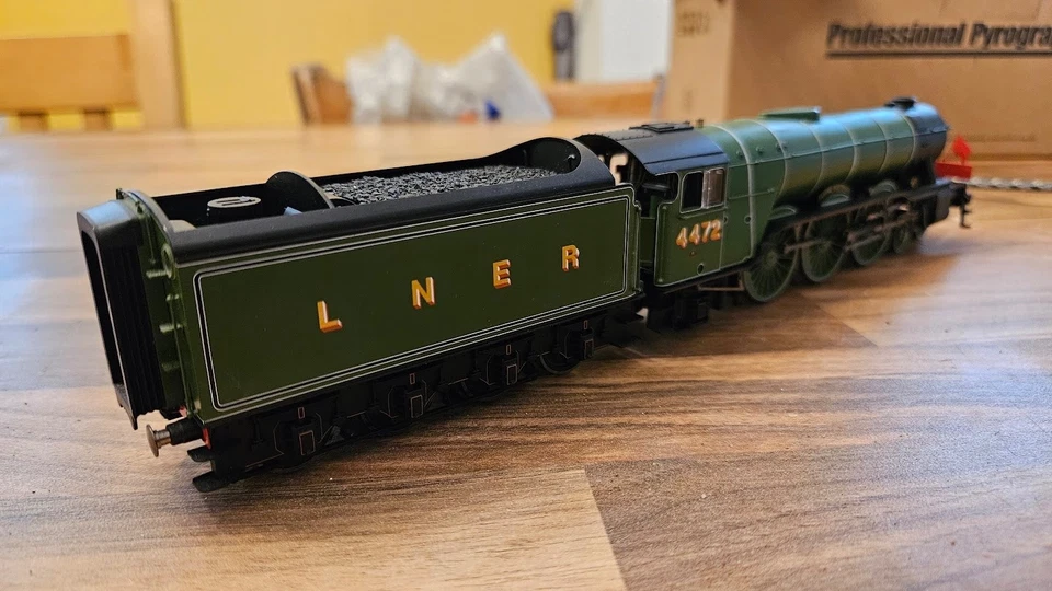 Hornby R2687 LNER Class A3 4472 Flying Scotsman Australian Tour Ltd - Image 3 of 4