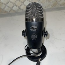 Blue Yeti Professional Multi-Pattern USB Condenser Microphone - Blackout