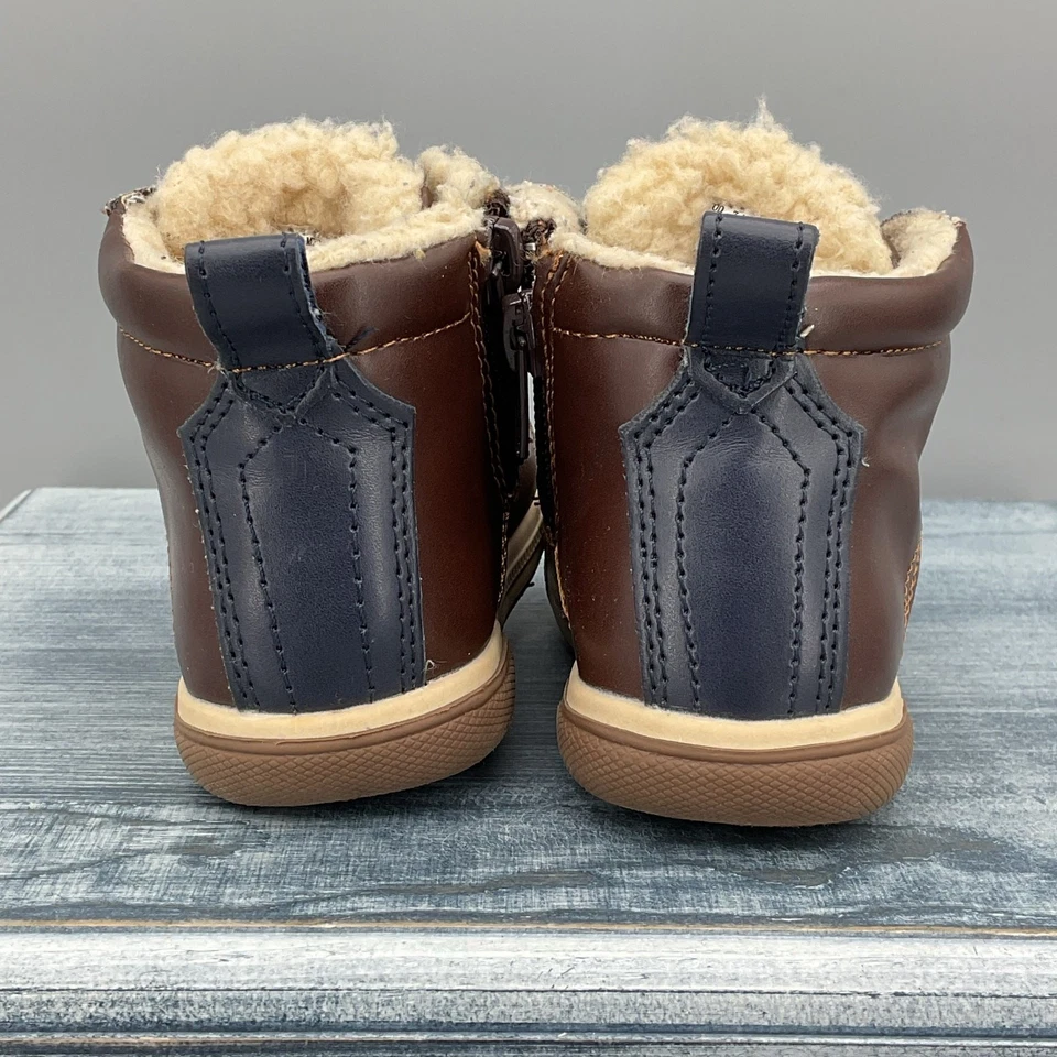 Botas forradas de piel sintética Jumping Beans para niño marrón talla 7M Foto 4 de 4