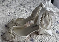 White Lace, Pearl And Rhinestone Peep Toe Formal Shoe Size 9 Comfortable
