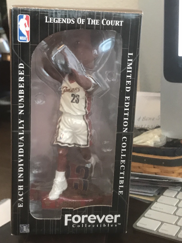 LEBRON JAMES FOREVER COLLECTIBLES LEGENDS OF THE COURT