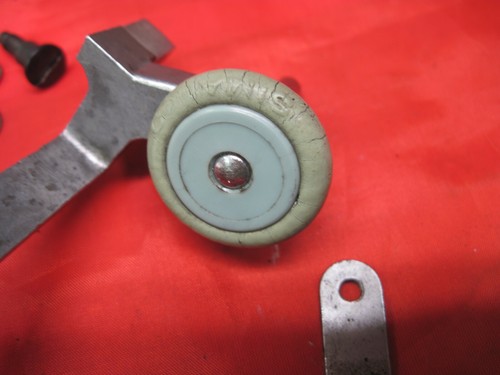 Singer 347 Sewing Machine Parts Bobbin Winder & Thread Guide - Picture 2 of 3