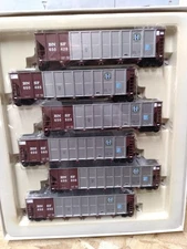 WALTHERS BNSF RD-4 HOPPERS 932-7809