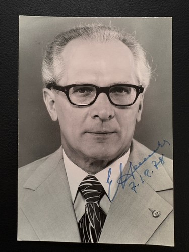 handsignierte AK Erich Honecker (+1994) DDR Staatsratsvorsitzender