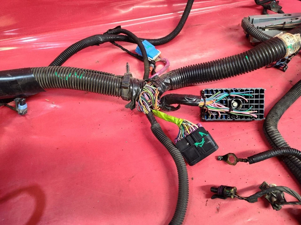 2002 Cadillac Escalade EXT 6.0L V8 Auto Trans Engine Wiring Harness COMPLETE - Image 3 of 4