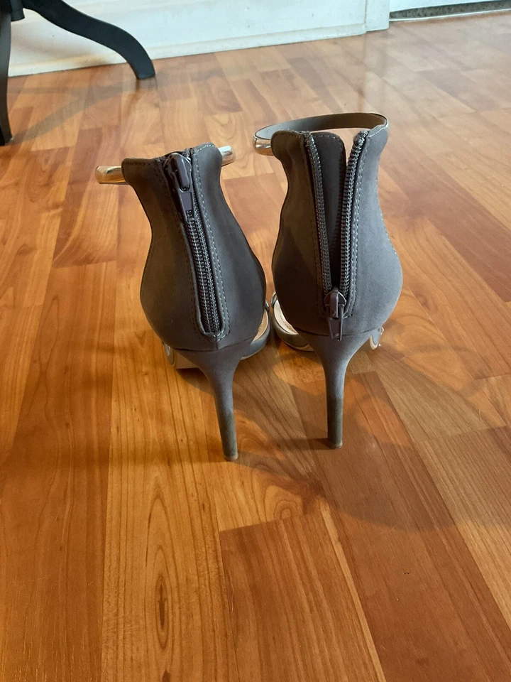 Sandalias de tacón de aguja con tiras de Liliana cremallera trasera talla 8 tacón 4 pulgadas Foto 4 de 4