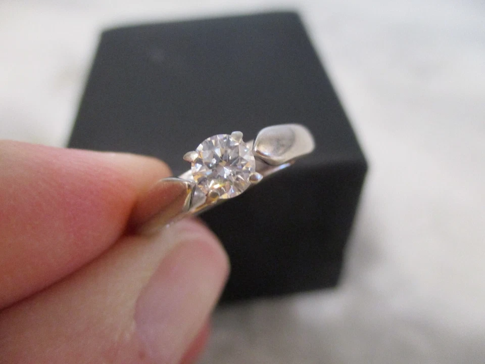 ANILLO DE COMPROMISO SOLITARIO DIAMANTE 10K VINTAGE ORO BLANCO - .38ct - Talla 5.25 -4.19g Foto 4 de 4