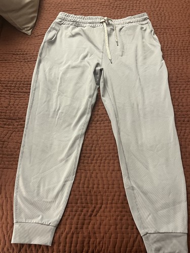 VUORI Women’s Jogger ~ Gray & White Pinstripe ~ SIZE MEDIUM ~ HTF & DISCONTINUED