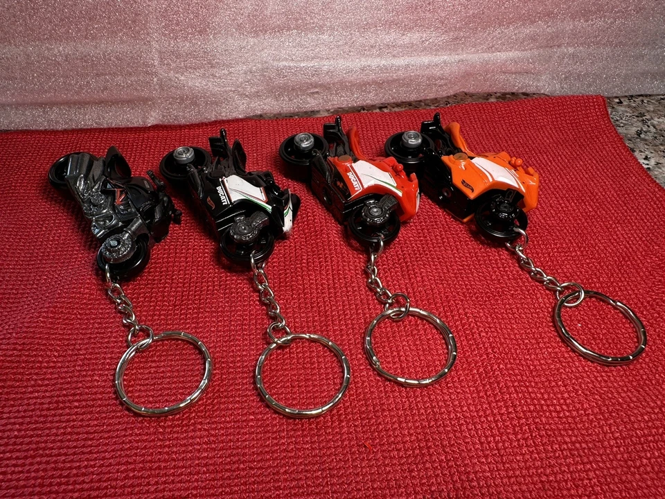 LOTE DE 4 LLAVEROS HOT WHEELS DUCATI moto Foto 3 de 3