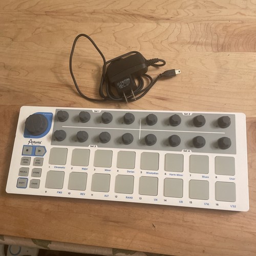 Arturia BEATSTEP Controller & Sequencer White 16-Keys