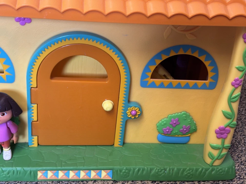 2003 Mattel Dora the Explorer Talking House Playset Dollhouse with Dora Works - Image 3 of 4