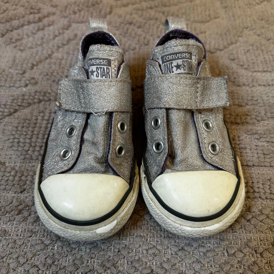 Tênis Converse All Star prata glitter estrela lateral cano baixo velkro TAMANHO 6 - Imagem 2 de 4