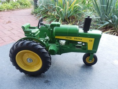 Ertl 1958 John-Deere Model 630 LP 1:16 Propane Tractor 1989 Collector's Edition