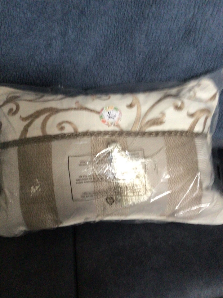 Croscill Anessa Boudoir bedpillow, New in package, 12 x 18 - Image 2 of 4