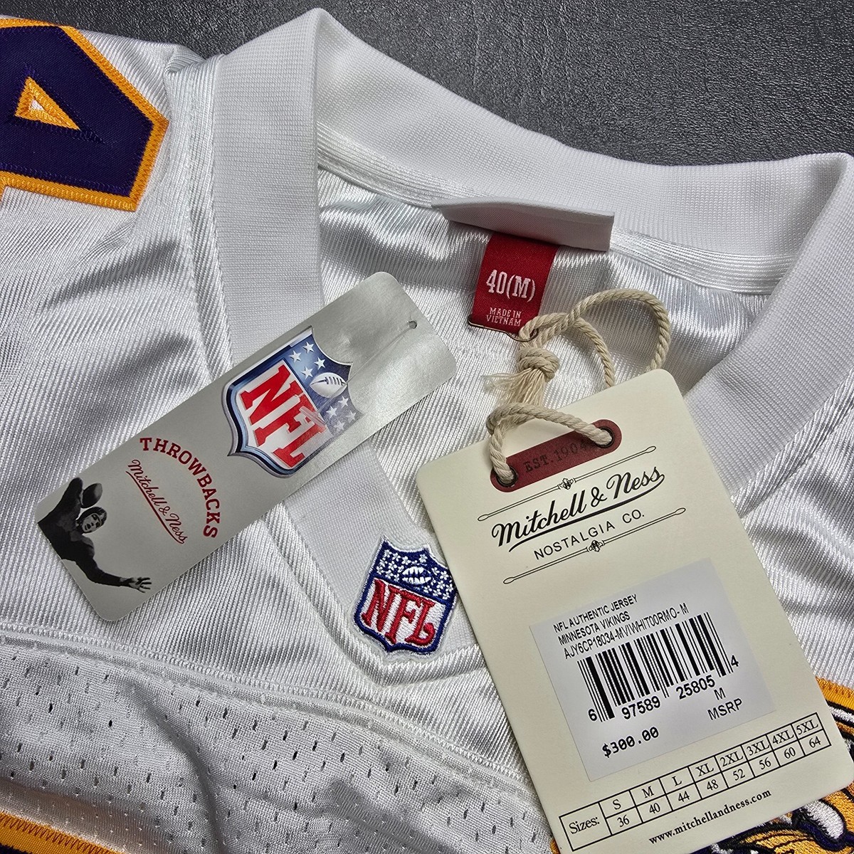 100% Authentic Randy Moss 2000 Vikings Mitchell & Ness Jersey Size
