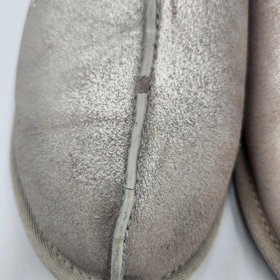 Zapatilla UGG Keegan metálica forrada de felpa talla 8 Foto 3 de 4