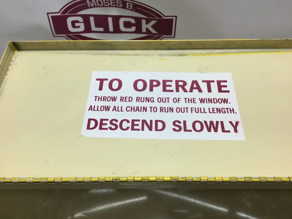 Escalera de cadena contra incendios de emergencia St. Pierre Manufacturing de acero inoxidable Foto 2 de 4