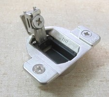 New BLUM 110  COMPACT 33 Hinge  30.310-11.02, w/ Screws  Dowels 32.160-01 