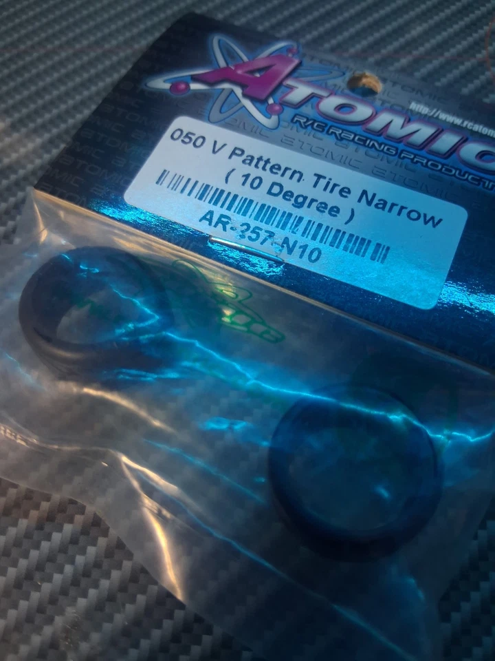 Atomic RC 050 V Pattern Tires Narrow #10 Degree Black Compound 2pcs For Mini-Z - Image 3 of 3