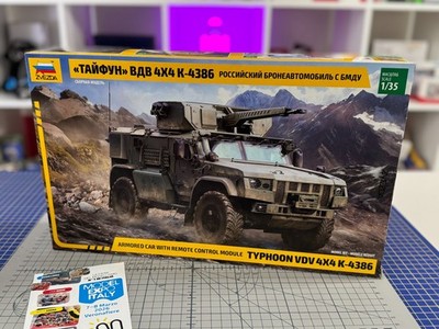 Zvezda Typhoon 4x4 K-4386 1:3 5 ZV3648 - 50% Rabatt
