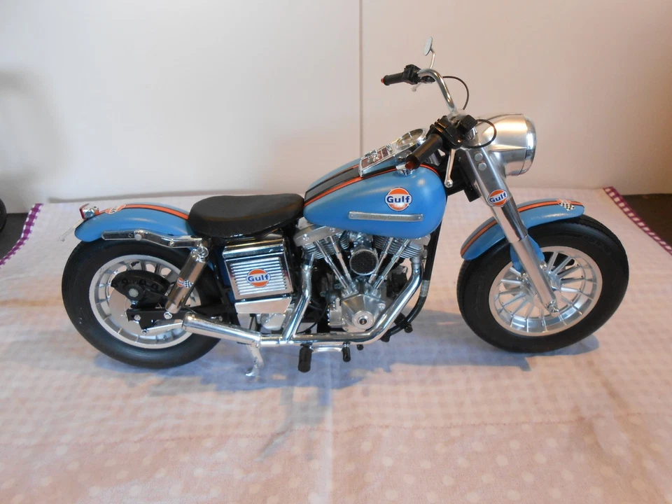 " Harley Davidson FHL Classic AMF Bobber Gulf Umbau " Tamiya 1:6 Unikat - Bild 3 von 4