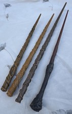 Lote surtido de 4 varitas mágicas de plástico Harry Potter Mundo Mágico