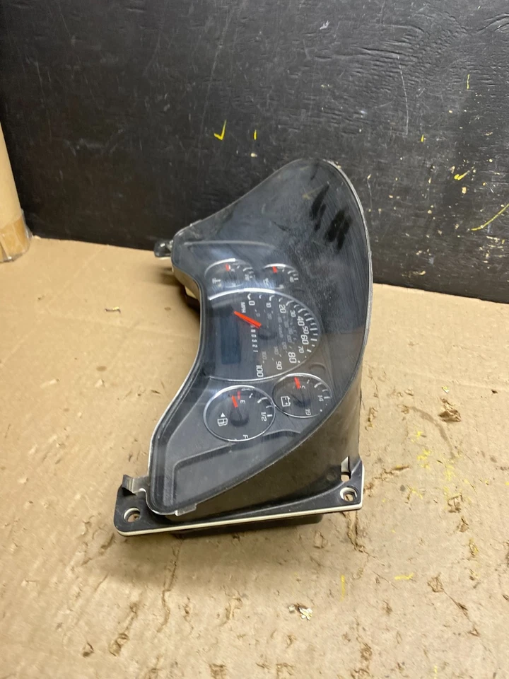2008 to 2010 Chevrolet Express 1500 Speedometer Cluster Gauge U5171 DG - Image 4 of 4