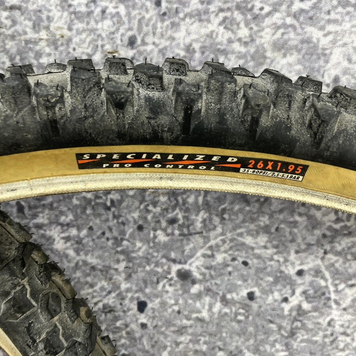 specialized cannibal/s 26x1.95 謎のスパイクタイヤ specialized