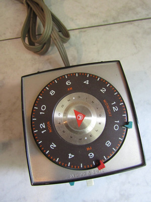 VINTAGE AMF PARAGON HEAVY-DUTY 24 HOUR TIMER MODEL APT 14-0