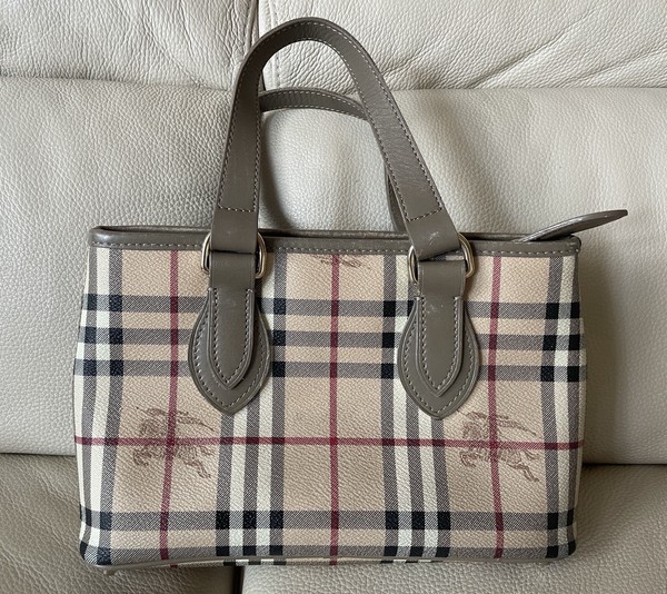 Timeless Burberry  Iconic Check Handbag