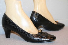 8 AAAA Vtg 60s 70s Pumps Shoes EMBOSSED REPTILE BLACK SLIP-ON Heels MOD TOE