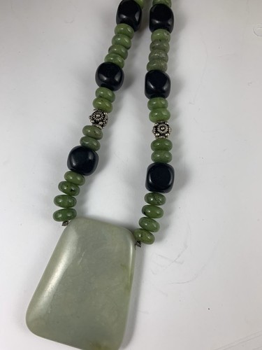 9” LONG 3 TYPES OF GREEN JADE NECKLACE & 2” PENDANT - Picture 12 of 12