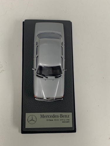 1/43 Minichamps Mercedes E Class Sedan W123 1971 in Silver on Leather base A1045 - Picture 9 of 9