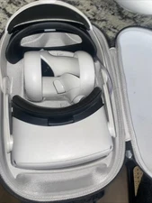 Oculus Quest 2 Virtual Reality Headset 128GB White Includes Controllers Used 