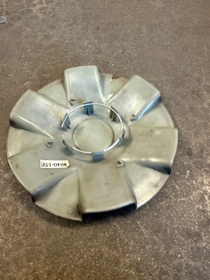 Amp Center Cap (B11527) 8040-15B CHIPPED/CRACKED - Image 3 of 3