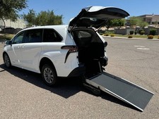 2024 Toyota Sienna LE 8 Passenger 4dr Mini Van