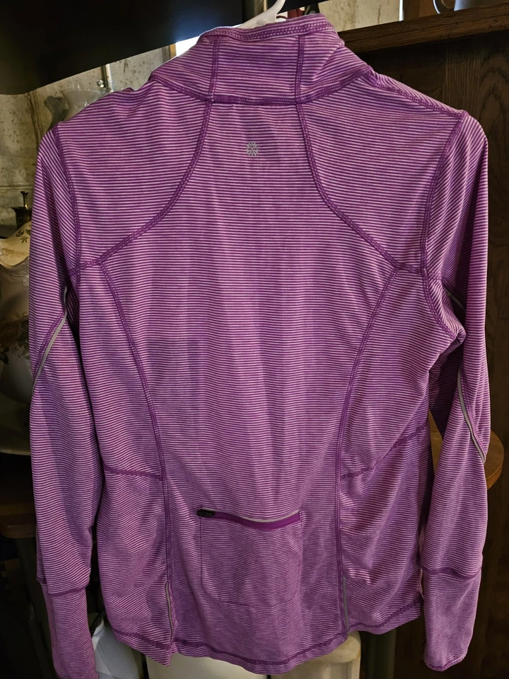 Pullover pequeño con cuello de mandarina 1/4 cremallera púrpura con rayas blancas, ¡BONITO! Foto 2 de 3