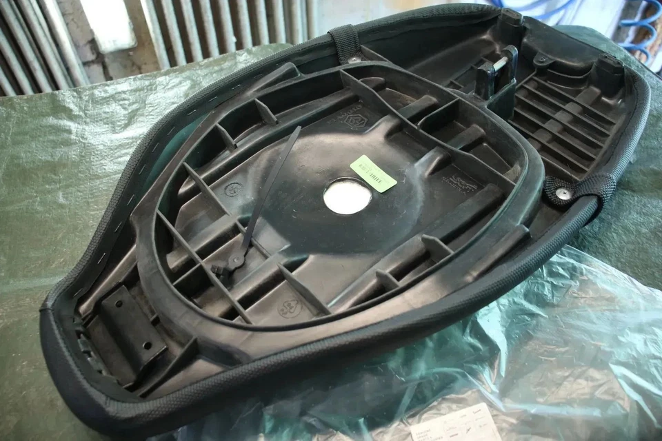 Piaggio TPH 50 80 125 ORIGINAL Sitzbank 6217560066 Gilera Typhoon 125 2t Seat - Bild 4 von 4