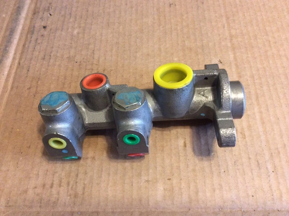 Cilindro maestro de freno Wagner R116666 para Chevy Lumina 94-01 sin ABS Foto 3 de 4