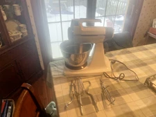 SUNBEAM Vintage DELUXE MIXMASTER MIXER white & Chrome Tested With 2 Bowls Extras