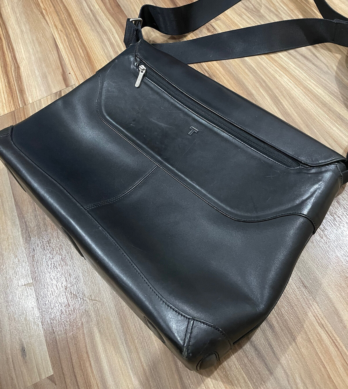 Tumi Track Messenger Formula T Black Leather Nylon Strap Laptop Case Bag 2948D eBay