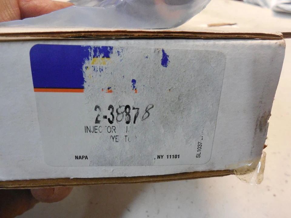 Inyector de combustible NAPA 2-38878 refd para camioneta Chevrolet GMC 2001-04 diésel Duramax Foto 2 de 3